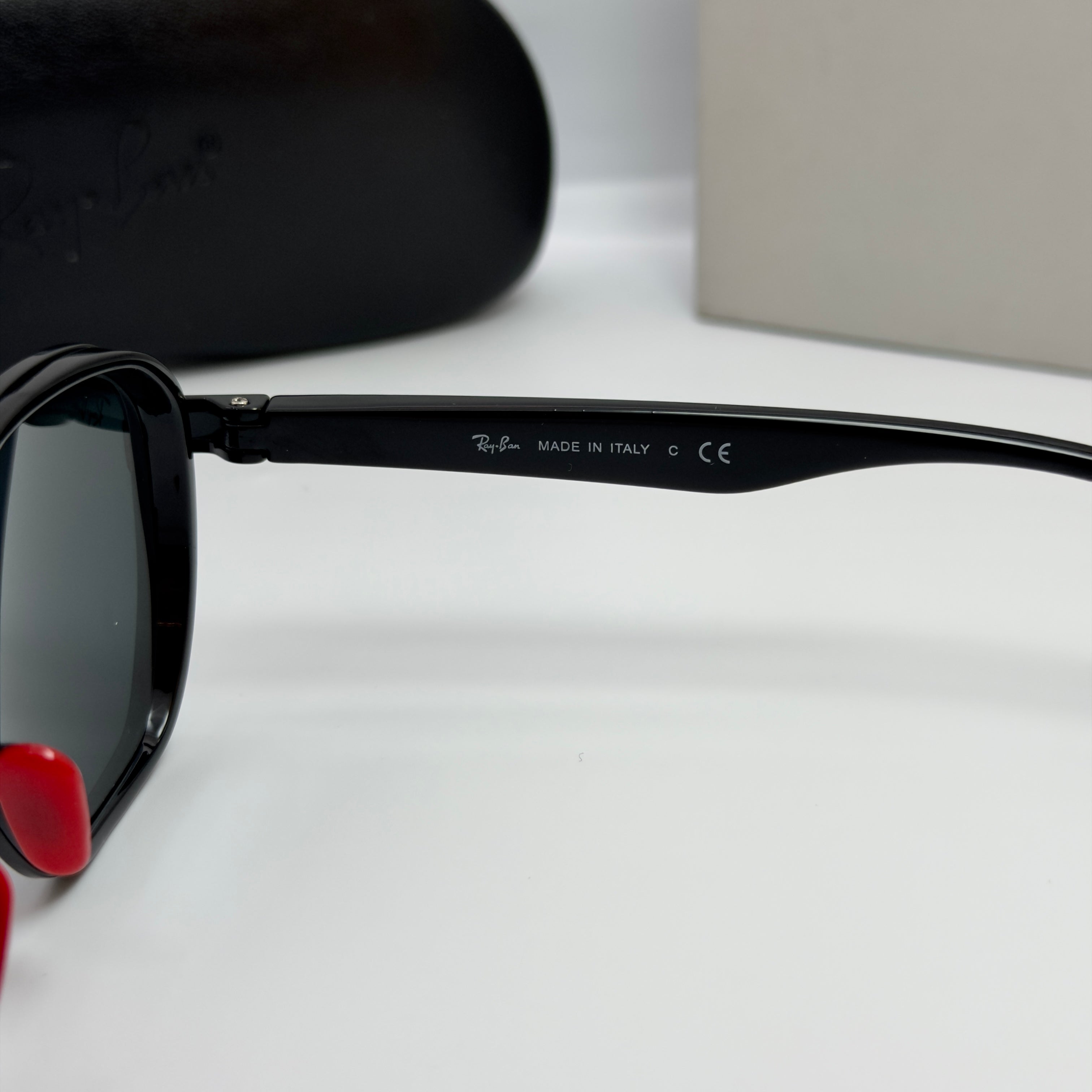 Ray-Ban Scuderia Ferrari Edition – RB3674-M Black & Red