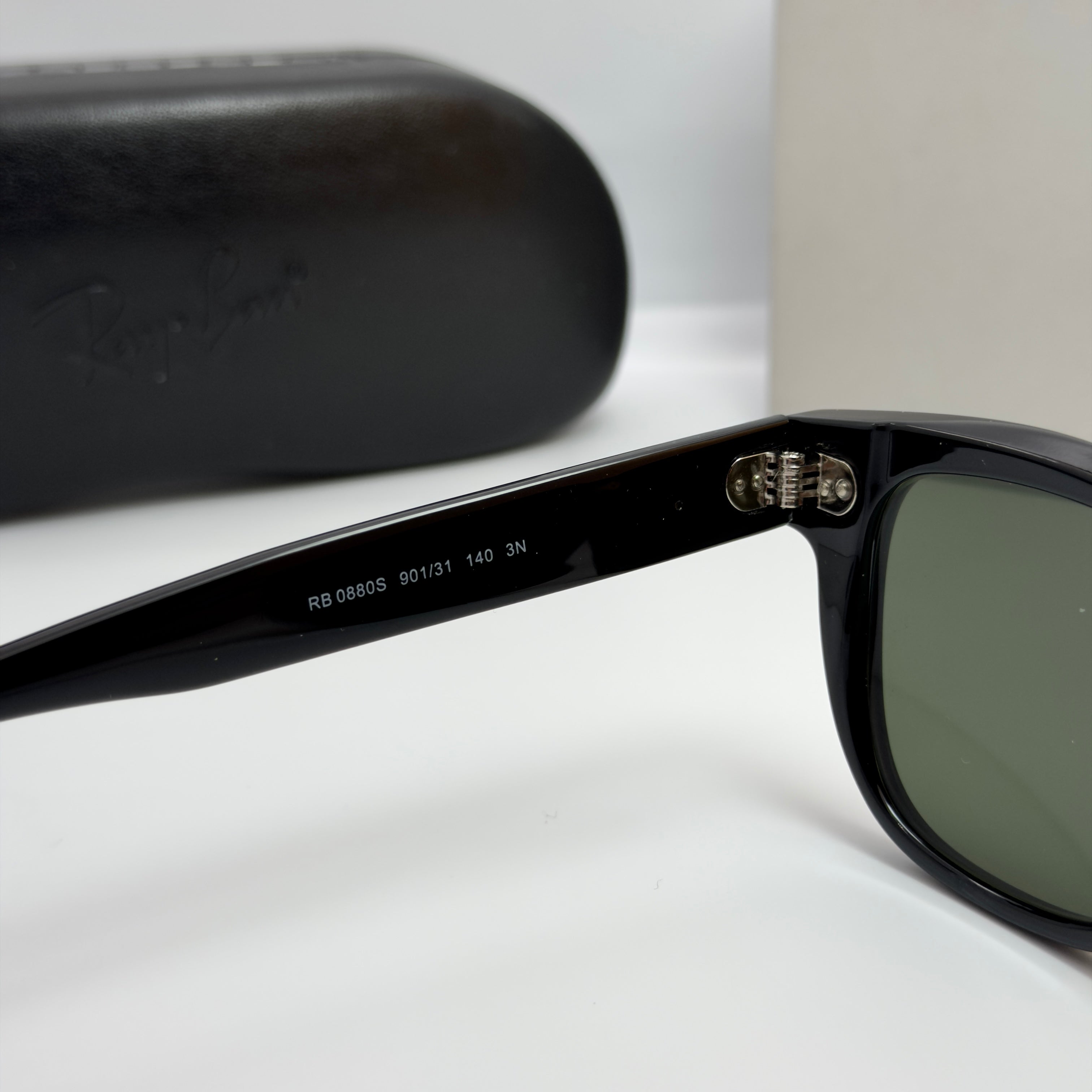 Ray-Ban RB0880S – Classic Retro Edition