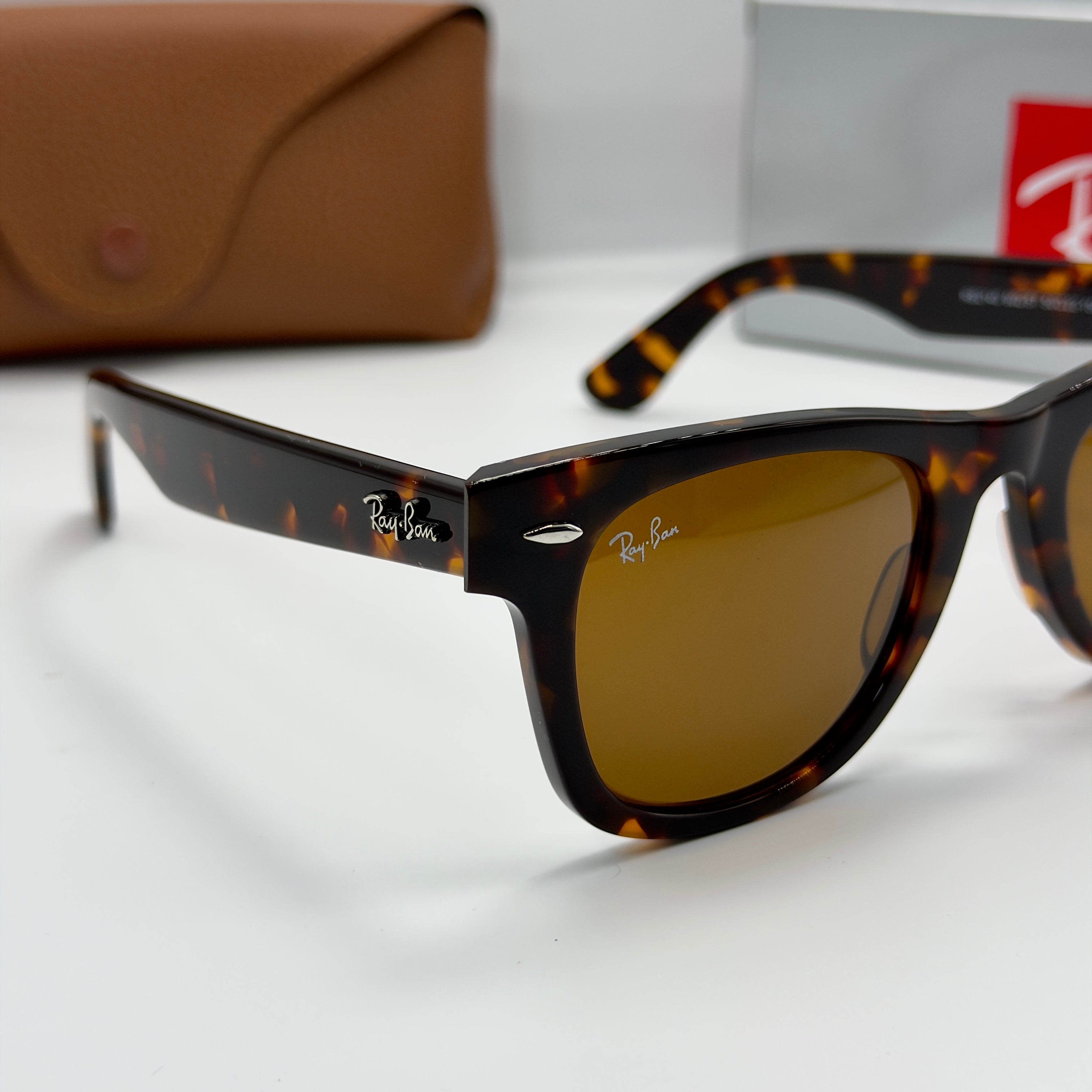 Ray-Ban Wayfarer (Finition Tortoise)