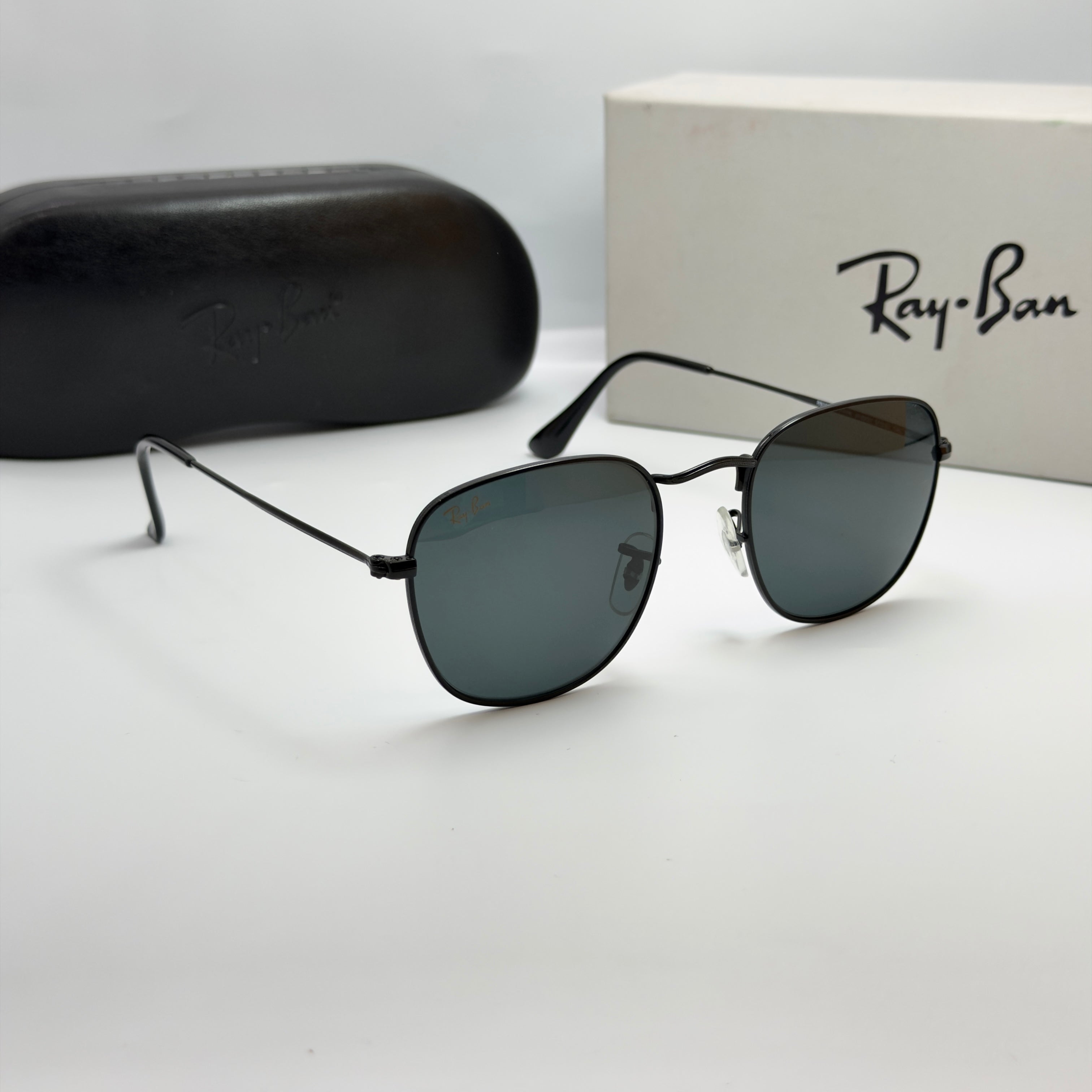 Ray-Ban Frank Noir / Verre Gris Foncé
