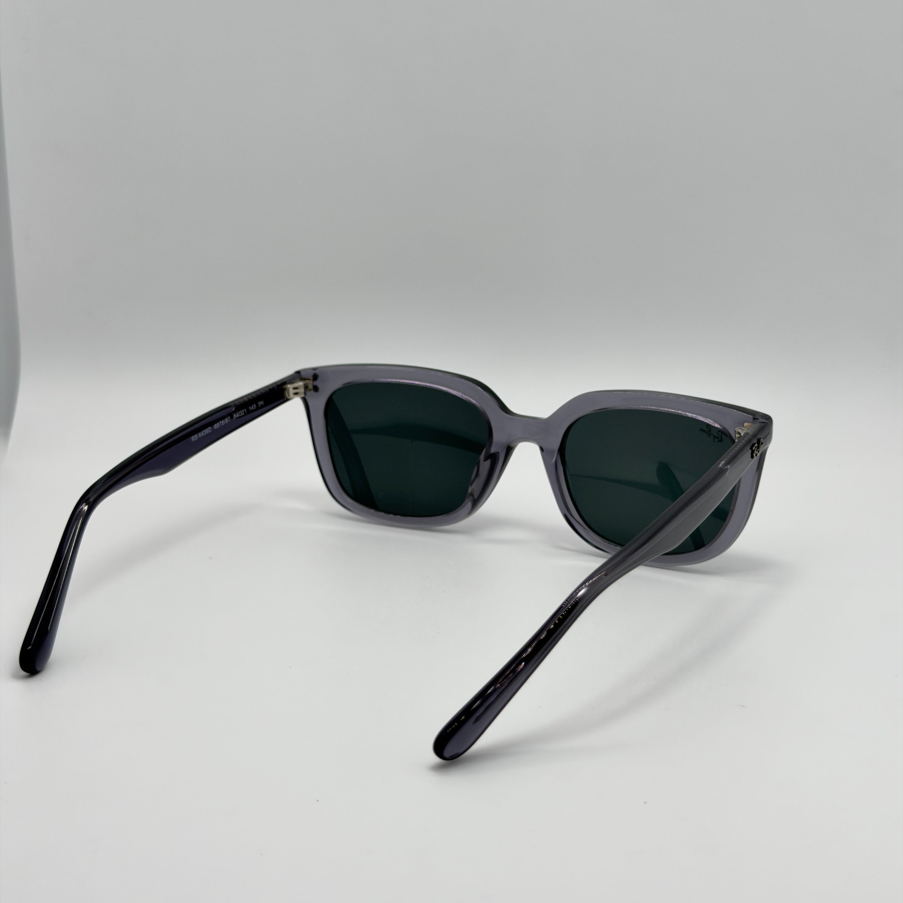 RB4439D 6875/87 Carrée / Oversize