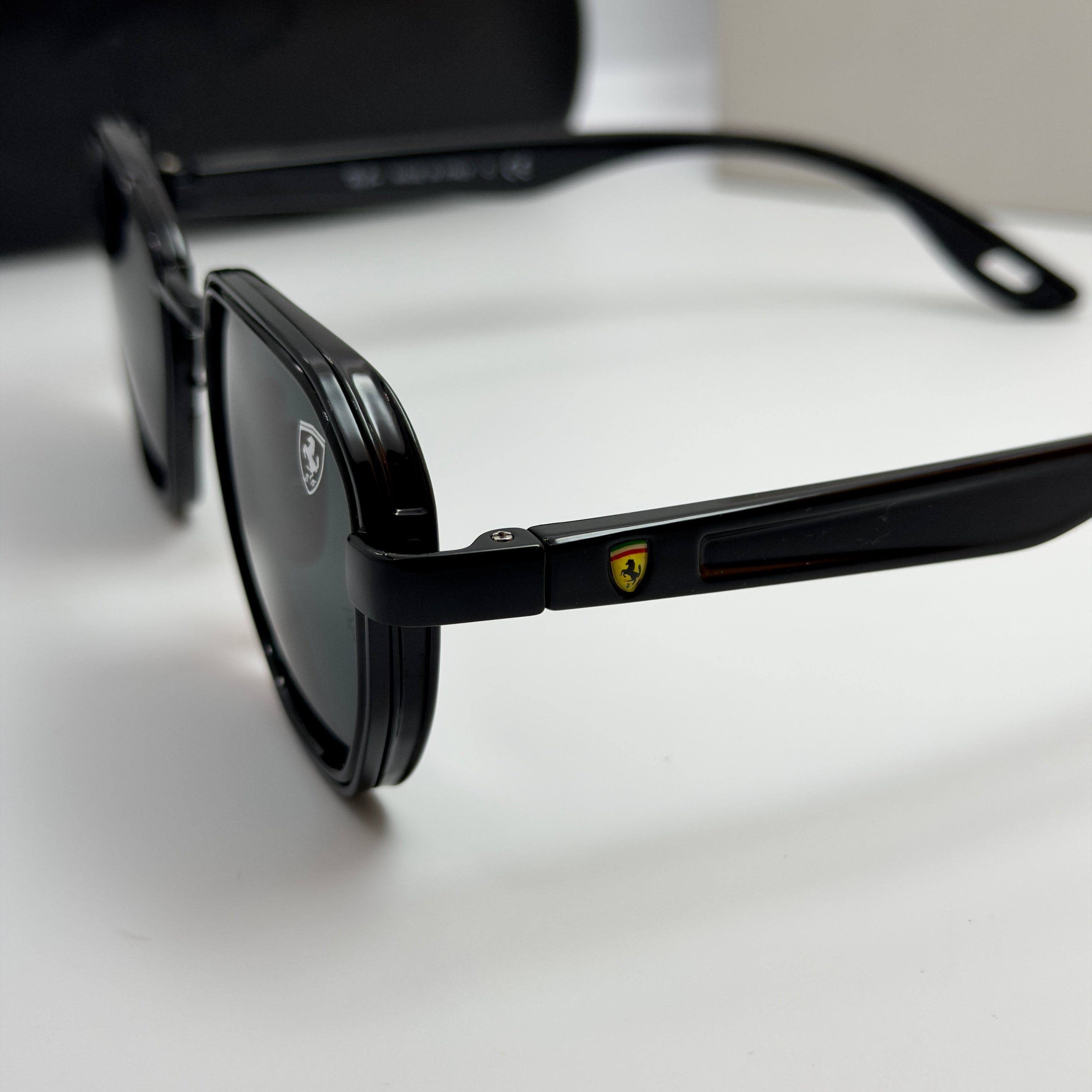 Ray-Ban Scuderia Ferrari Edition – RB3674-M Black & Red
