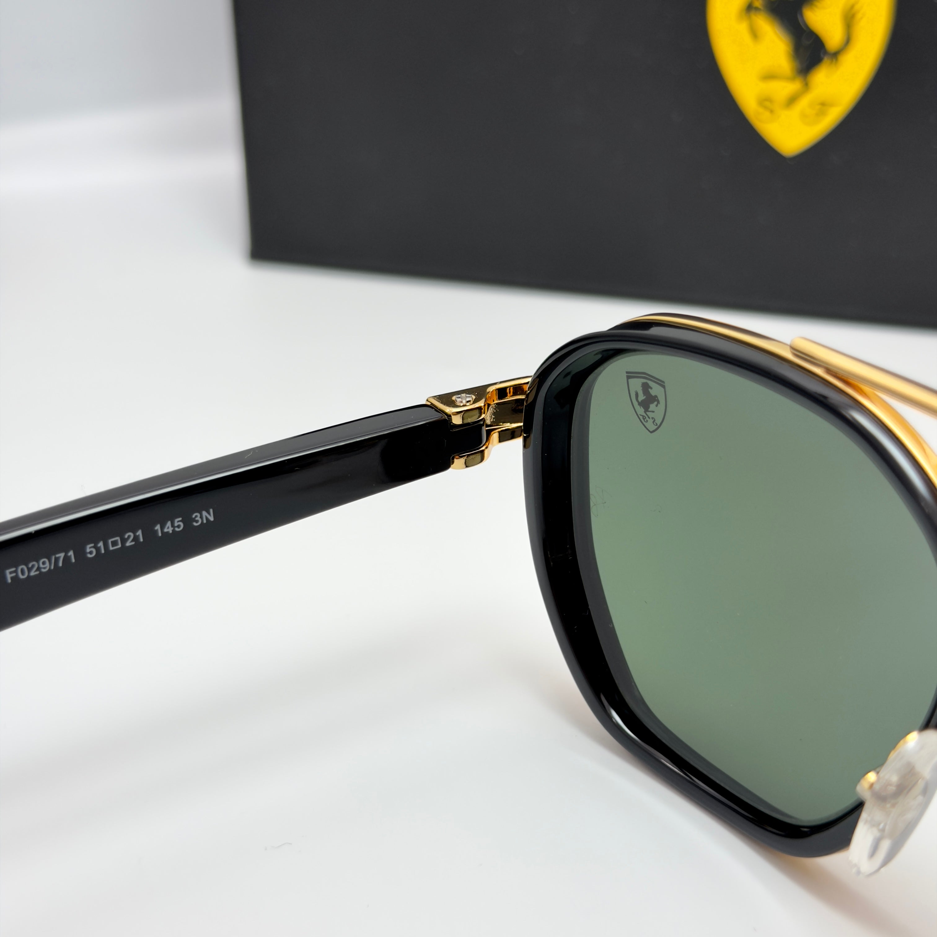 Ray-Ban Scuderia Ferrari Édition – RB3676-M Noir & Or