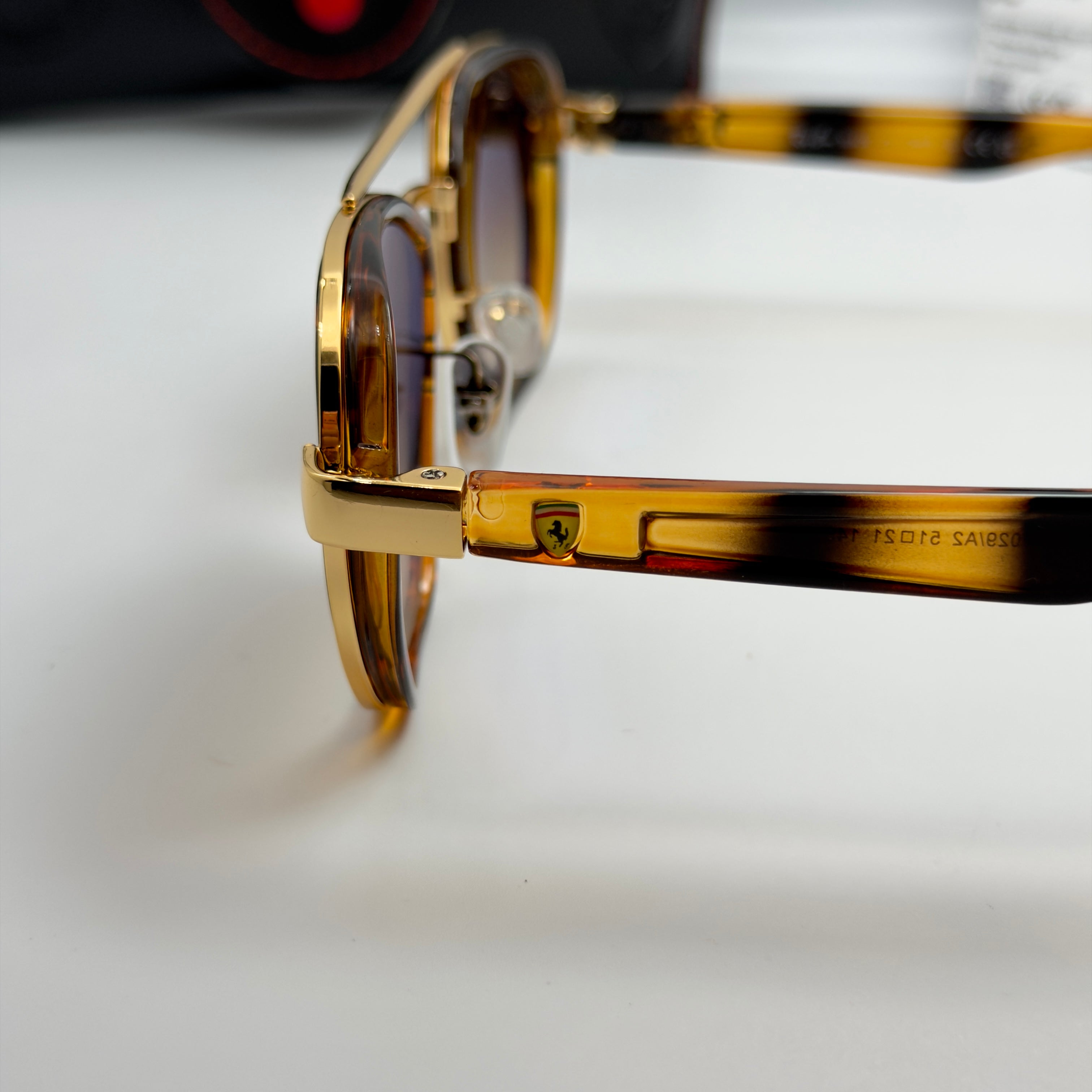 Ray-Ban Scuderia Ferrari Édition – RB3676-M Tortoise & Gold