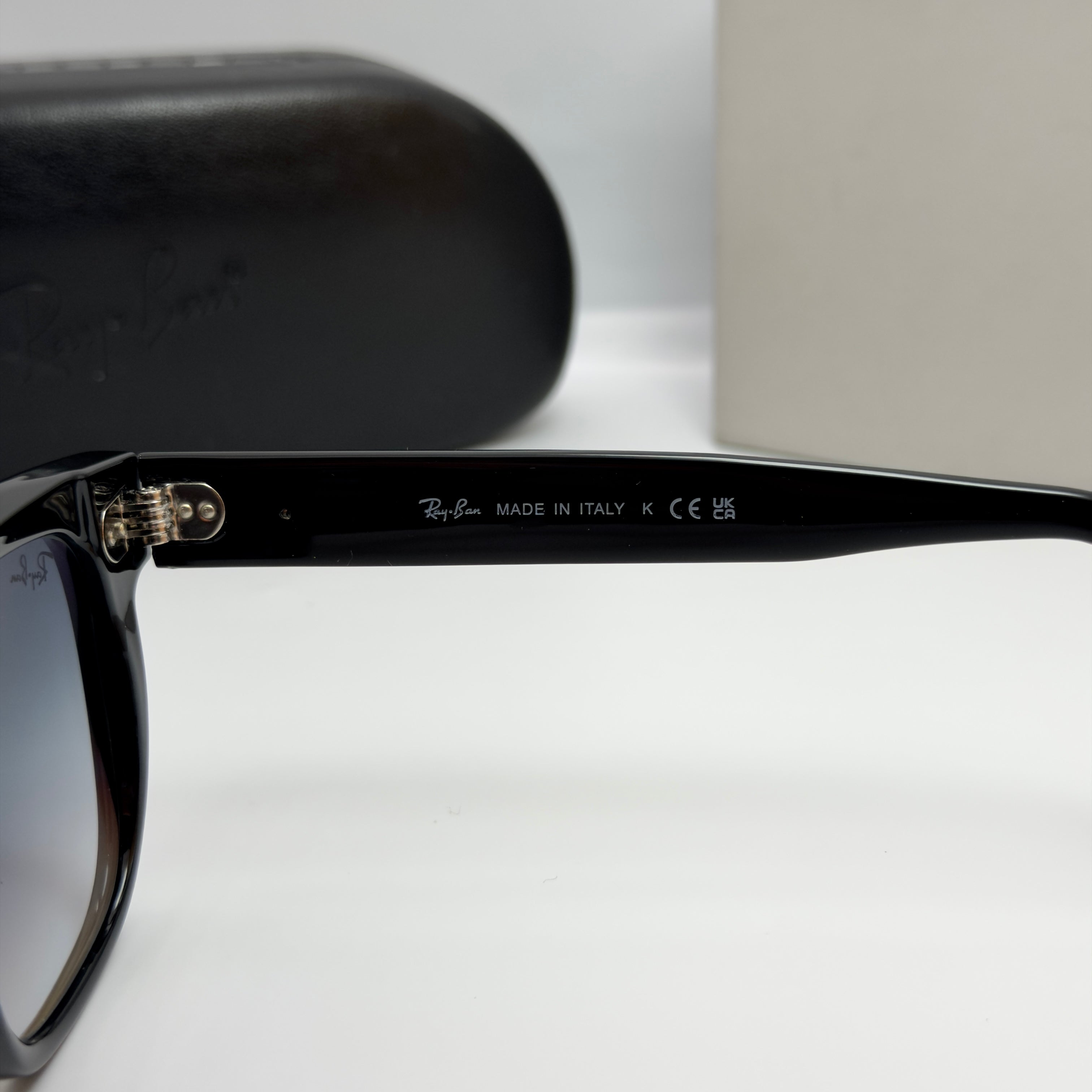 Ray-Ban RB0880S – Classic Retro Edition