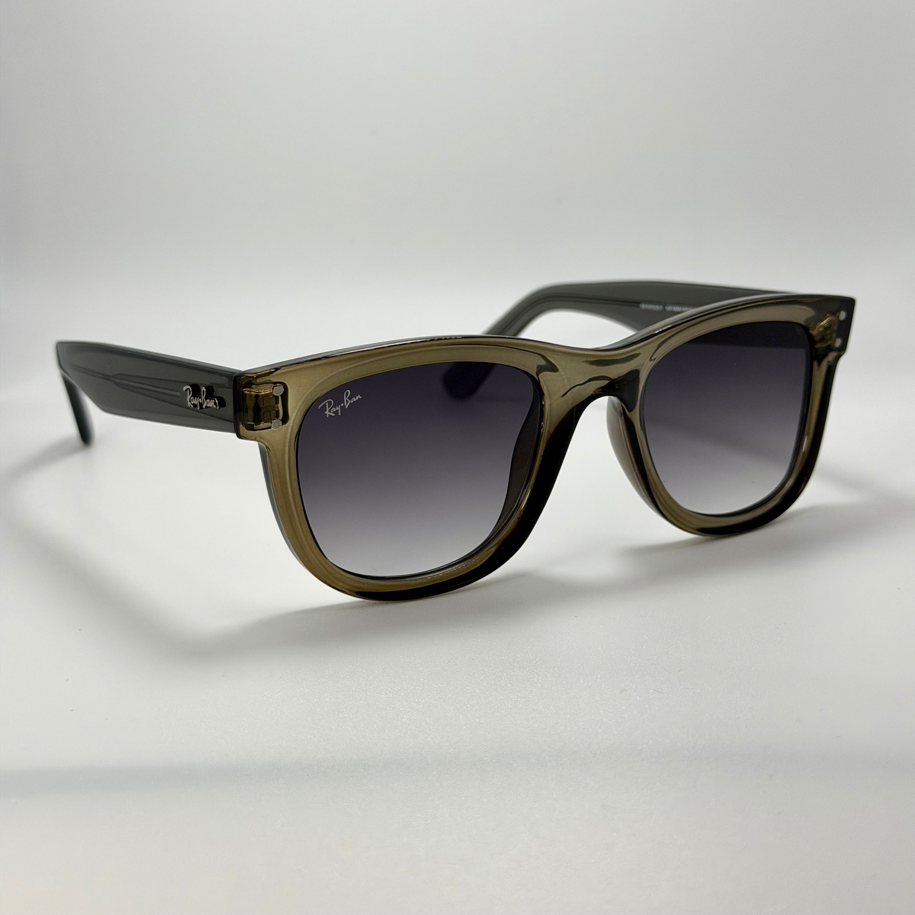 Ray-Ban Wayfarer Reverse - Gris fumé translucide RB R0502S