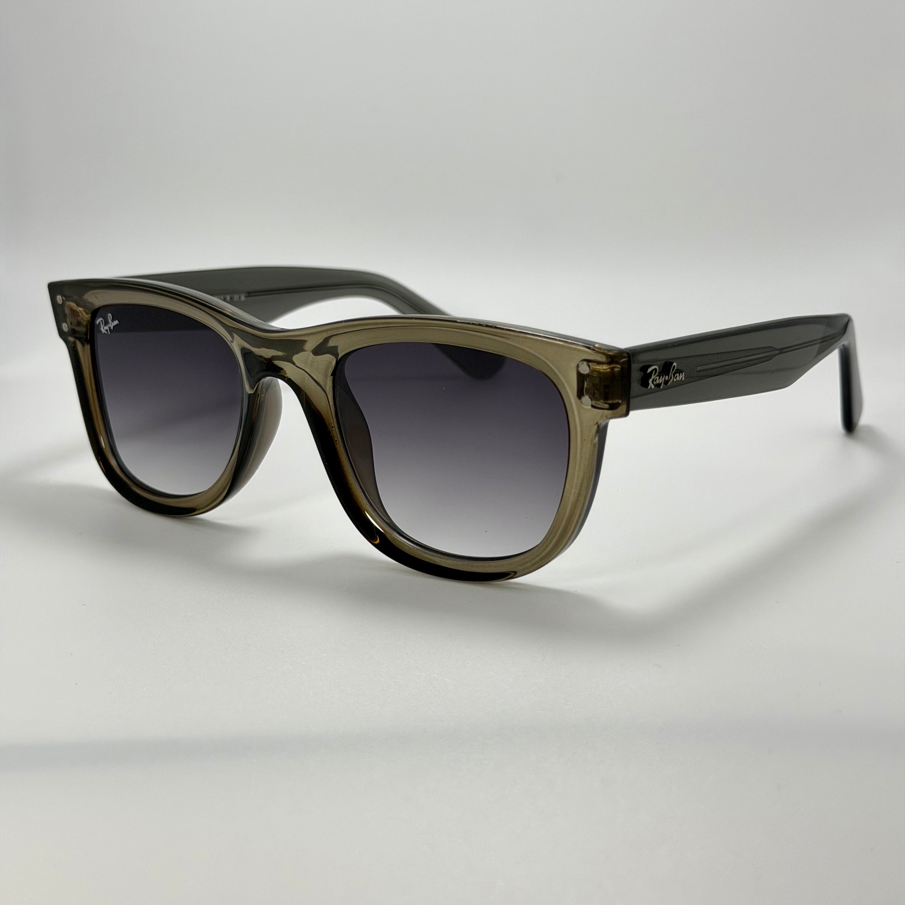 Ray-Ban Wayfarer Reverse - Gris fumé translucide RB R0502S