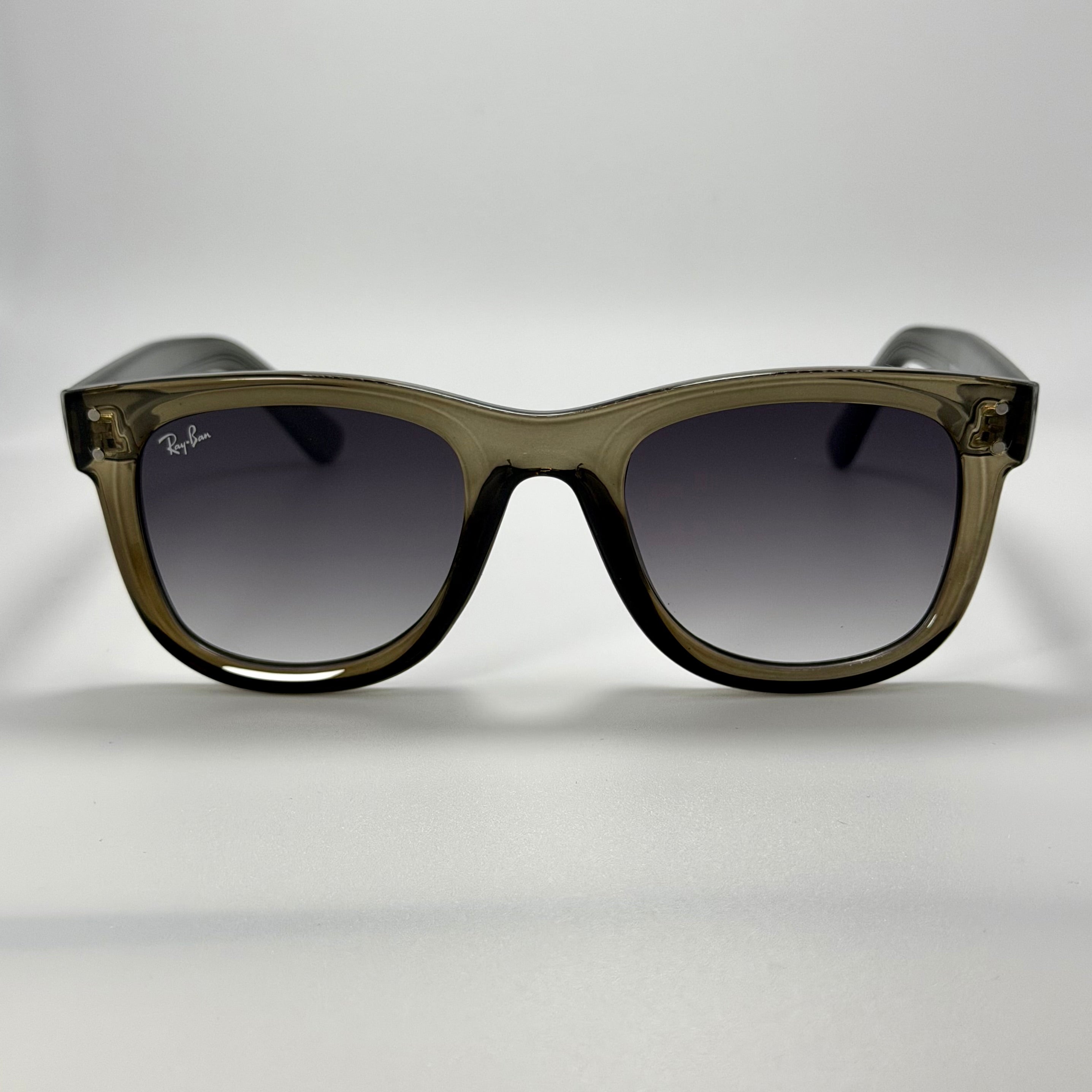Ray-Ban Wayfarer Reverse - Gris fumé translucide RB R0502S