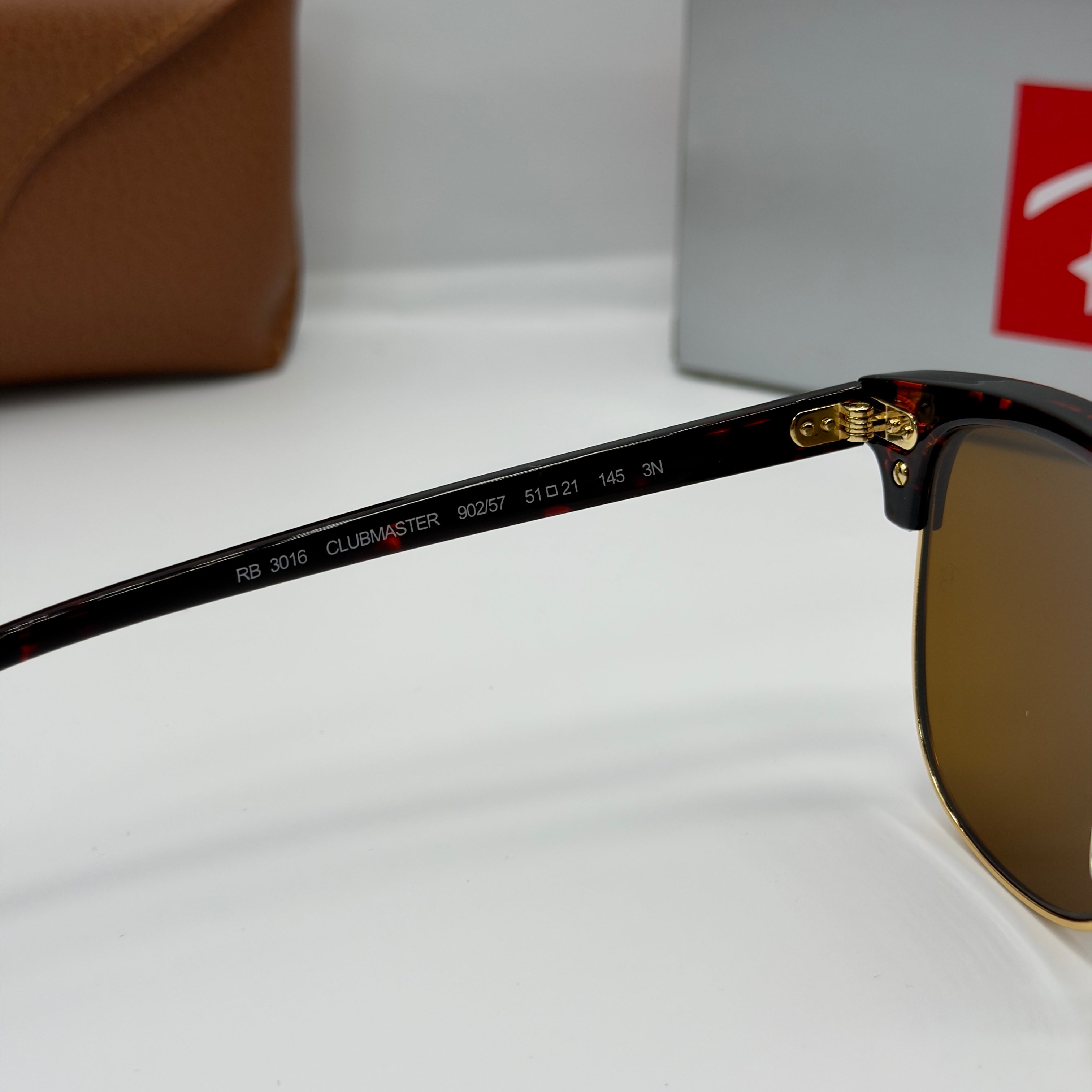 Ray-Ban Clubmaster (Finition Tortoise/Or)