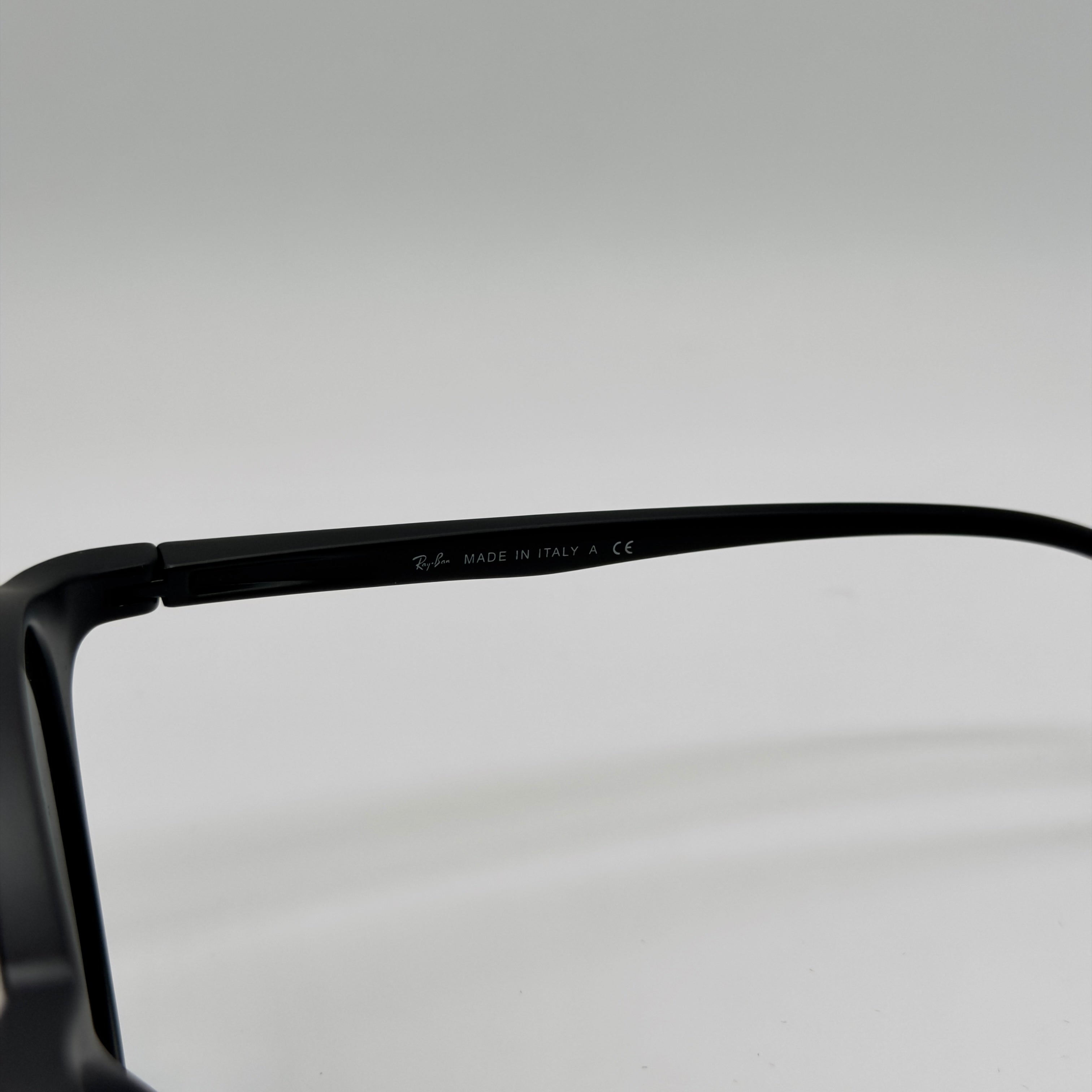 Ray-Ban — RB4336 Phantos / Ronde