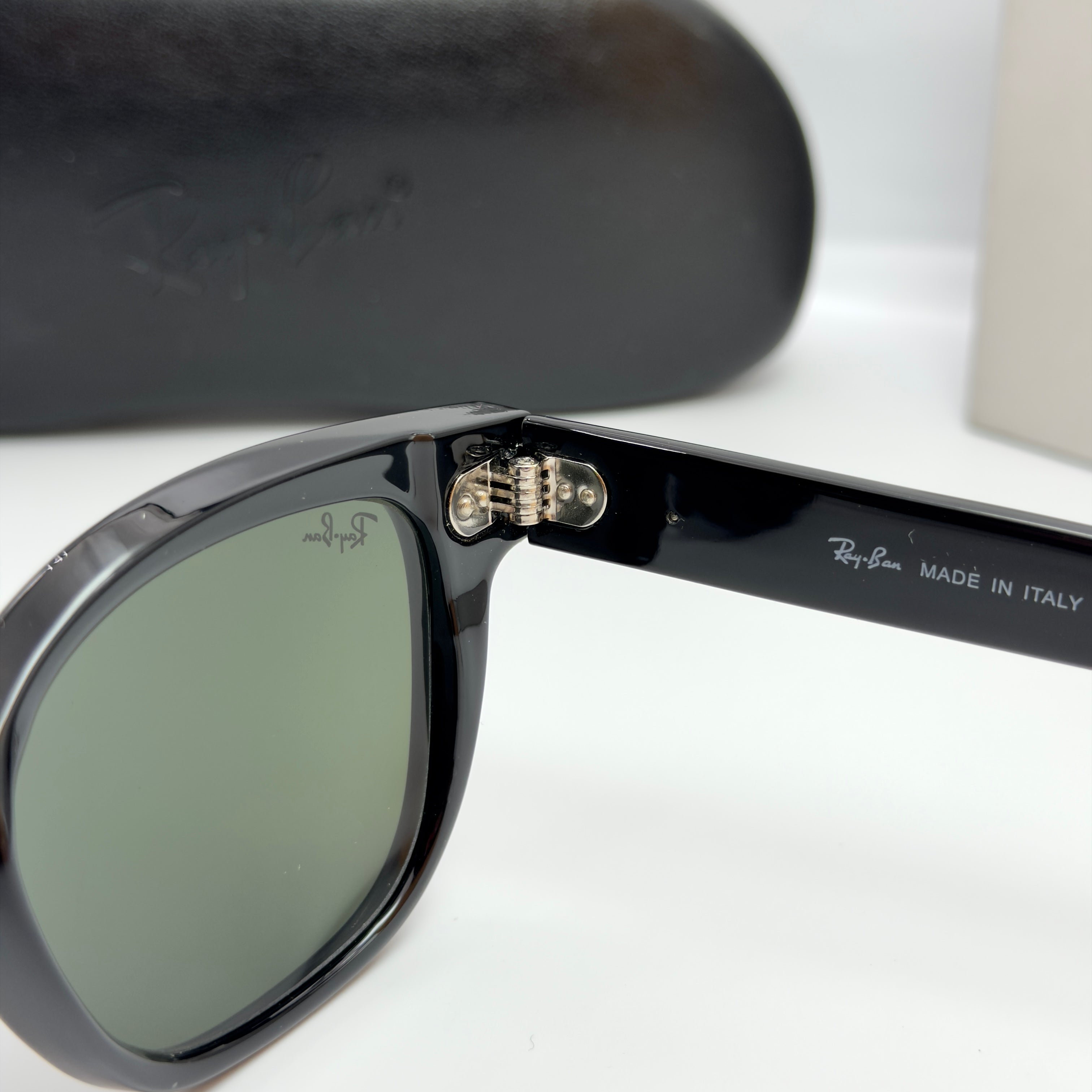 Ray-Ban RB0880S – Classic Retro Edition