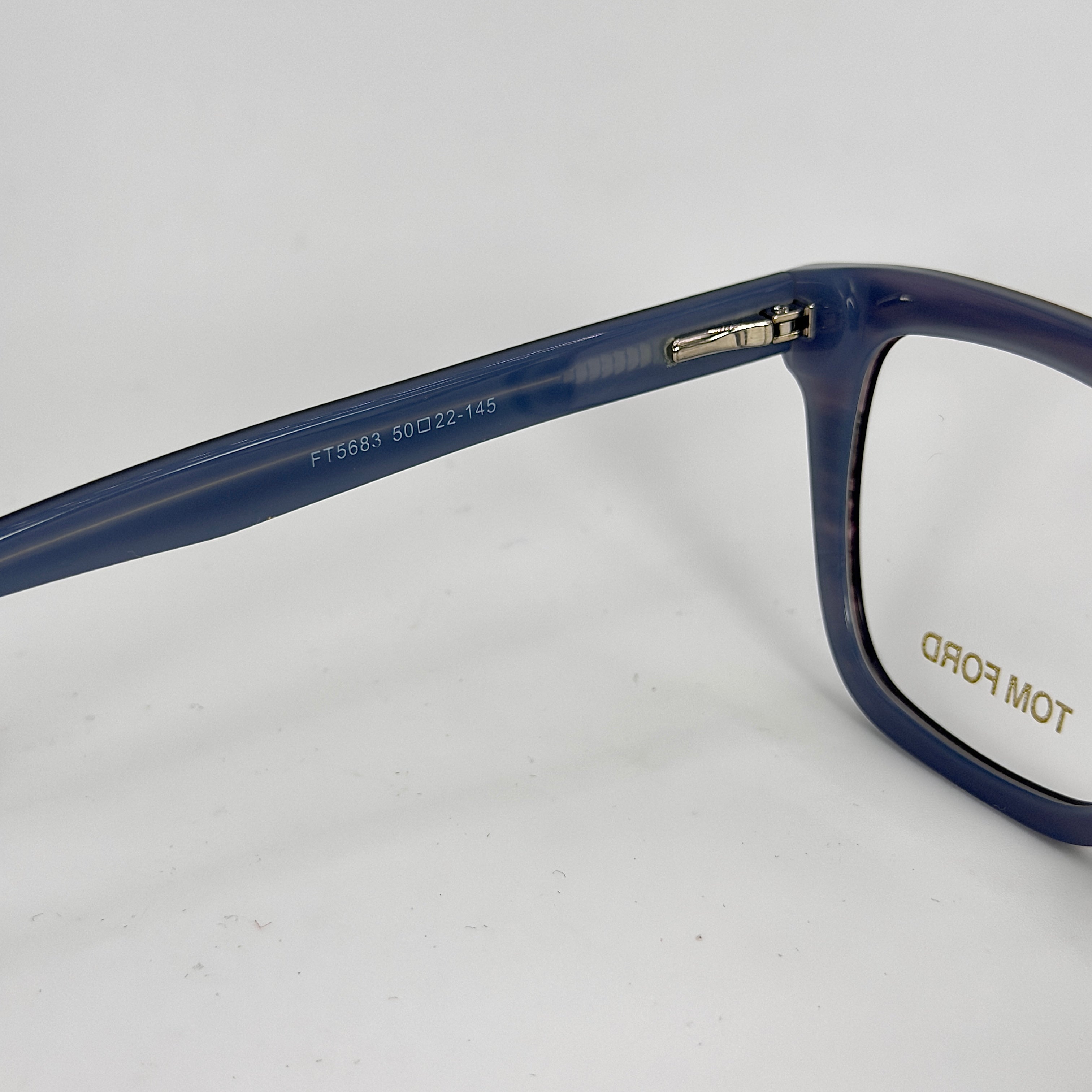 Tom Ford FT5683 – Acétate Handmade