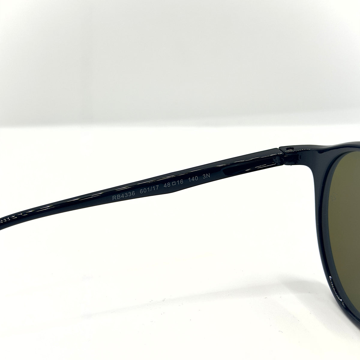Ray-Ban RB4336 601/17 – Noir & Verres Bleus