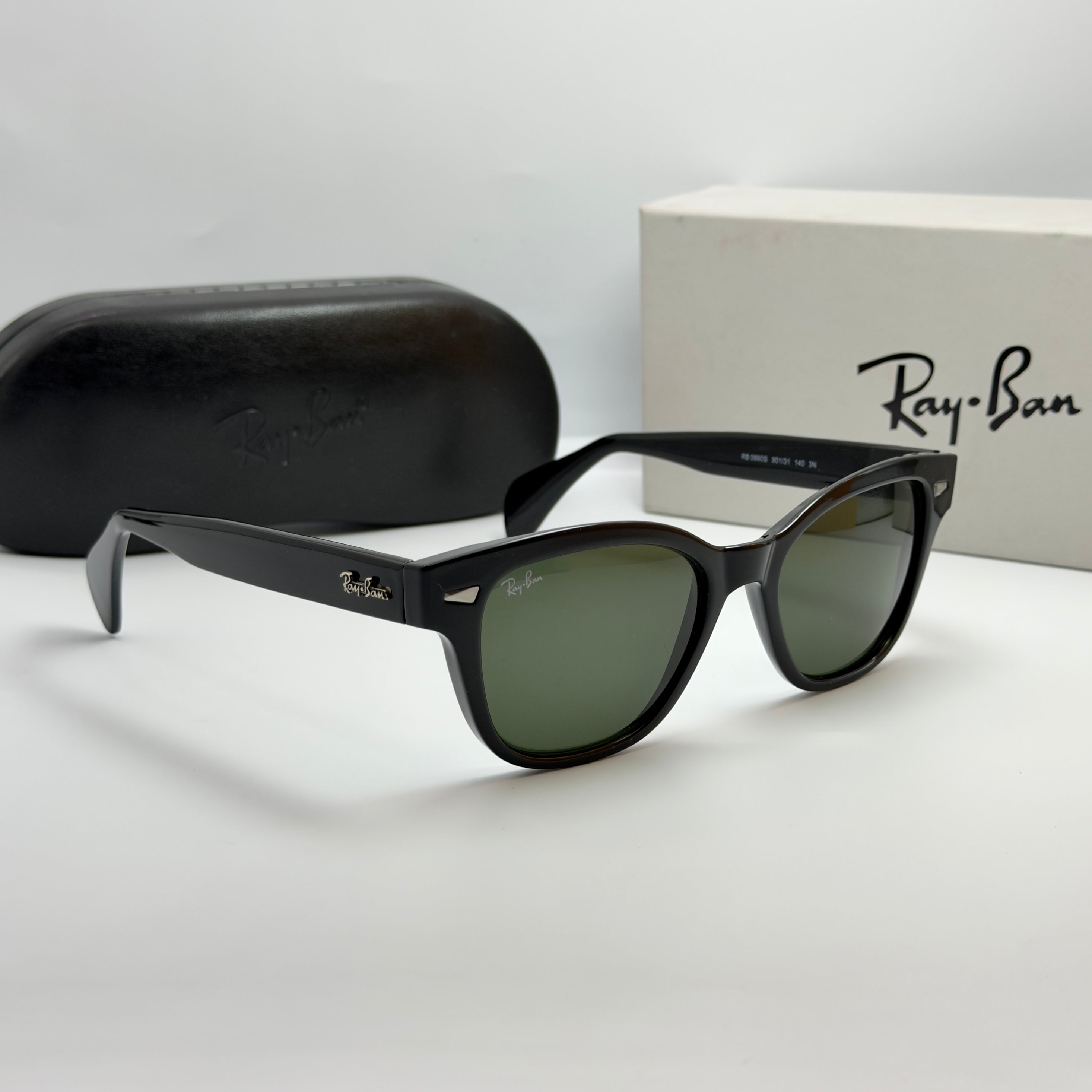 Ray-Ban RB0880S – Classic Retro Edition