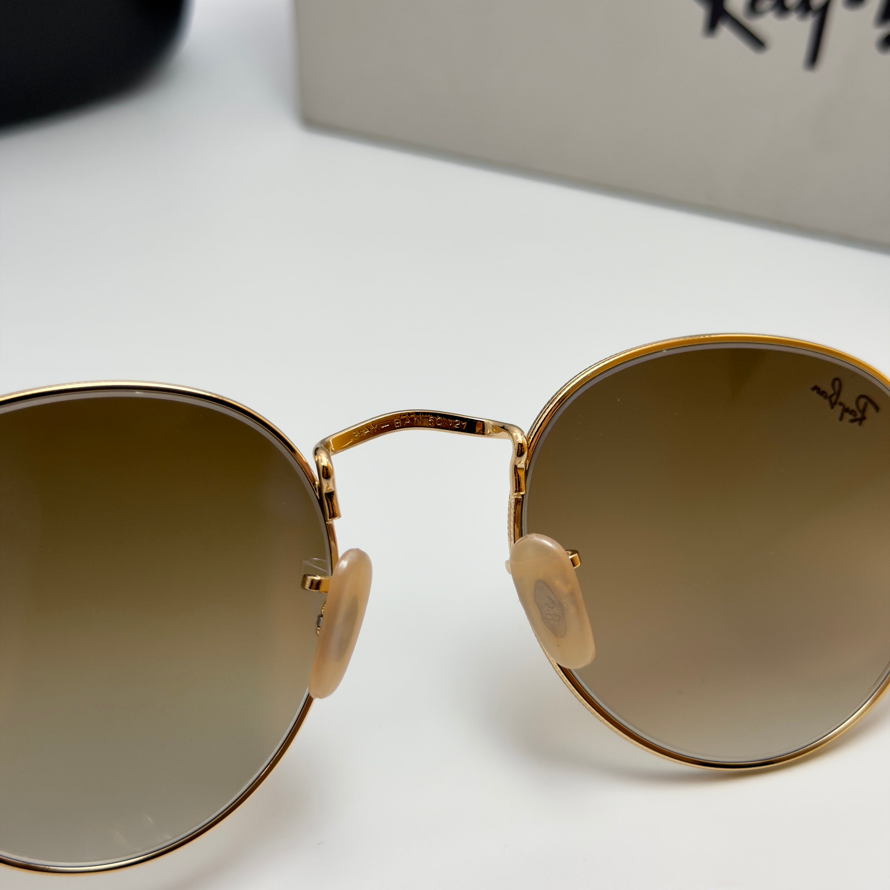 Ray-Ban Round Metal RB3447 – Or & Verres Minéraux Marron Dégradé