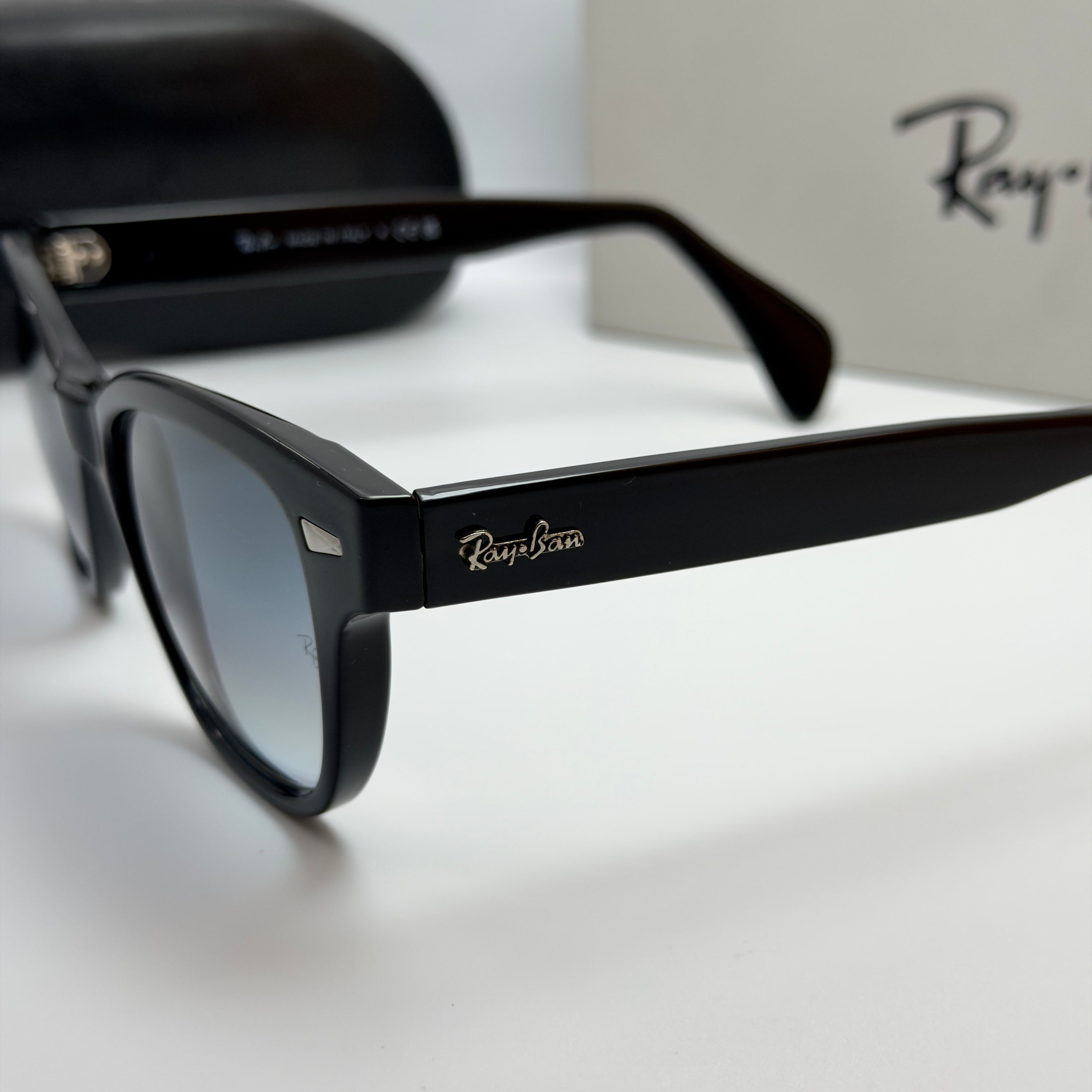 Ray-Ban RB0880S – Classic Retro Edition